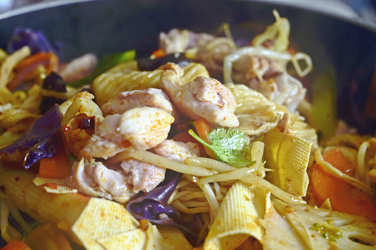 麻辣一锅鲜家常做法：鲜香四溢的川味盛宴