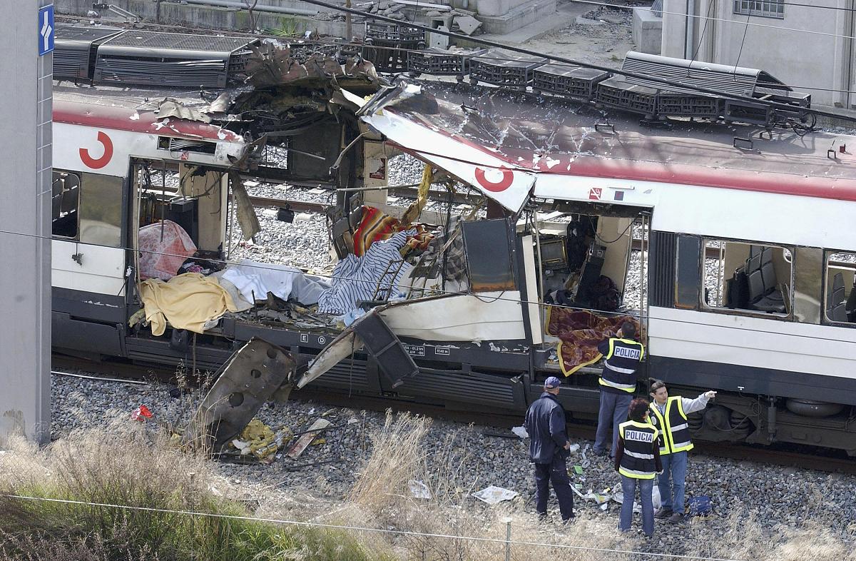 西班牙高铁惨剧：39人丧生的