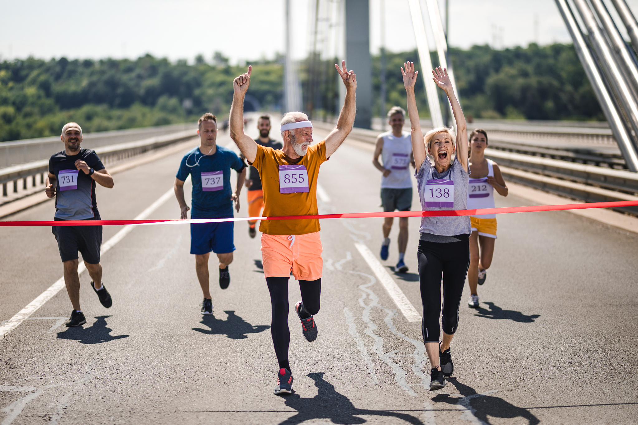 马拉松终点前的生命警钟：33岁跑者倒在距离终点400米处